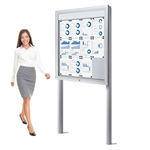 Frittstående Premium LED 12xA4 utendørs whiteboard oppslagsskap med nedgravingsstolper